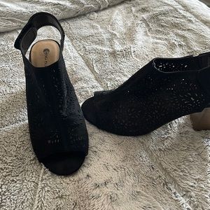 Sling back velcro strap heels